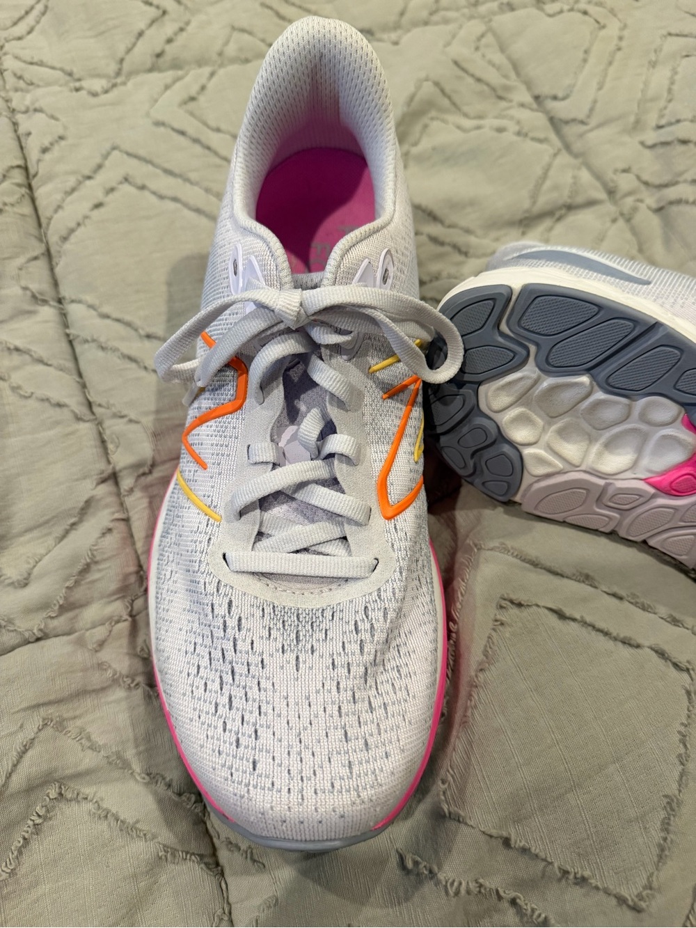 New Balance Women’s 8.5 Light Gray, Pink & Orange 880v12 Athletic Running Shoes - Picture 2 of 4